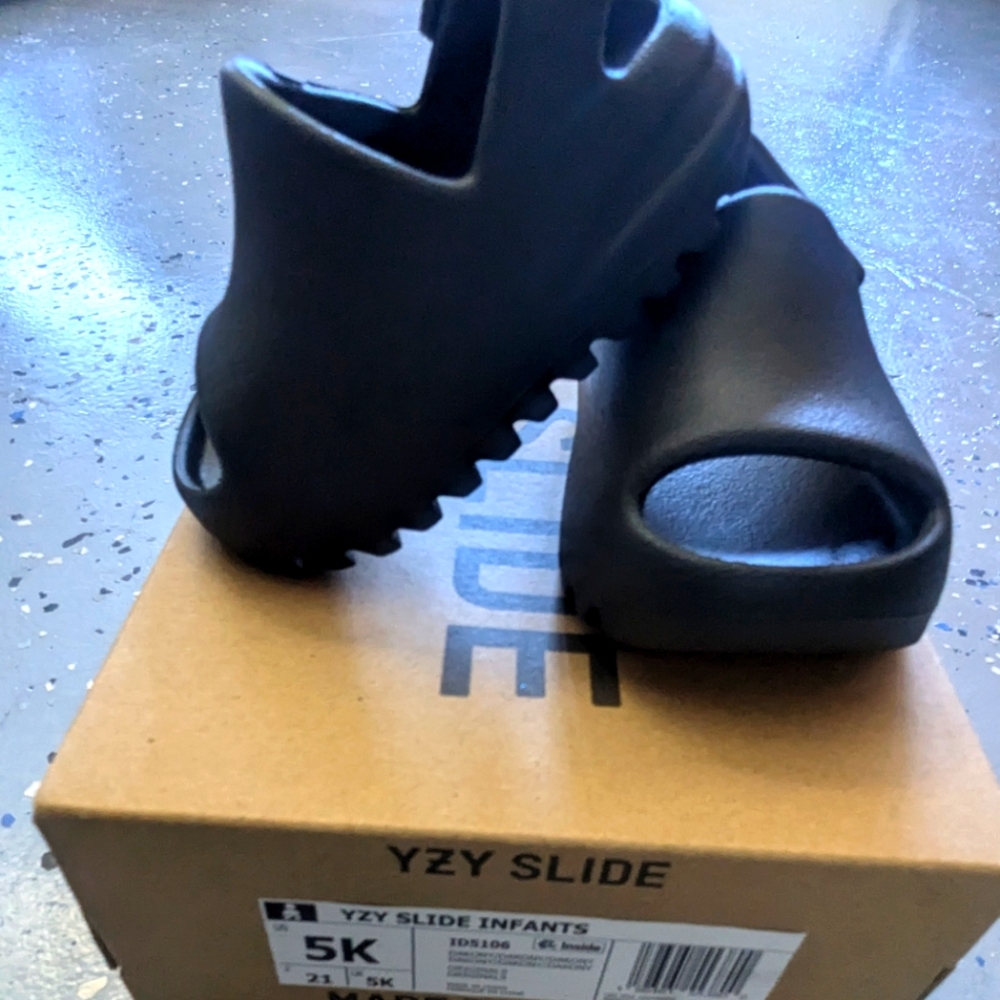Adidas Yeezy Slides toddler